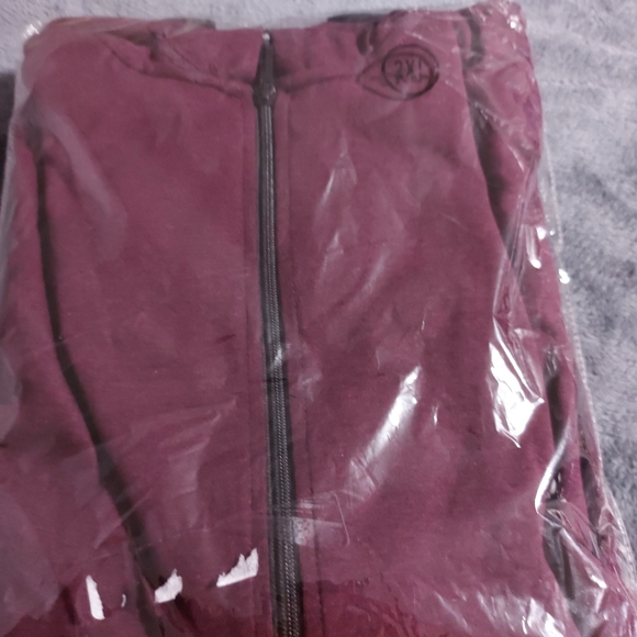 Jogging suits - Picture 4 of 6